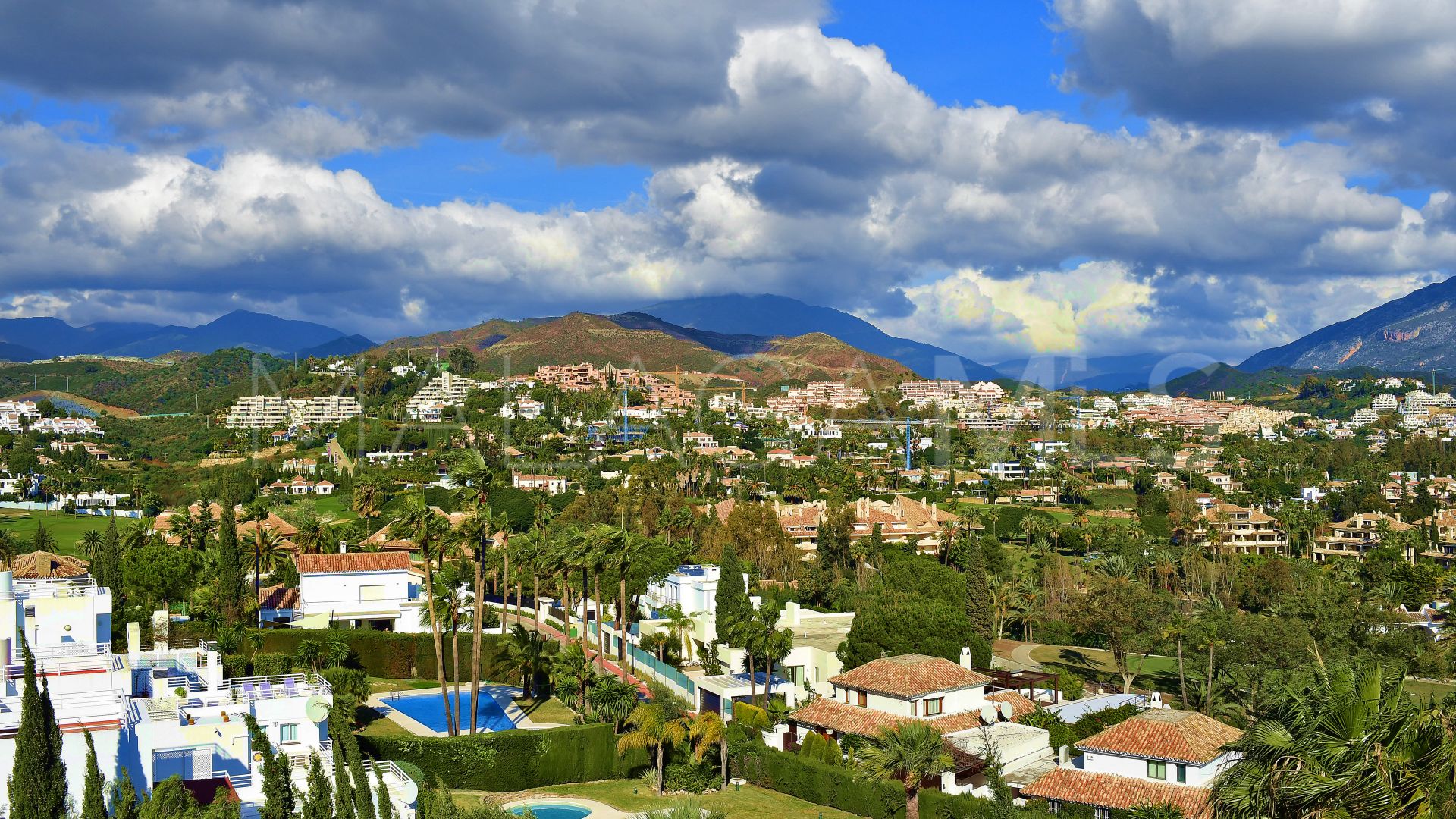 Se vende villa in Nueva Andalucia de 7 bedrooms