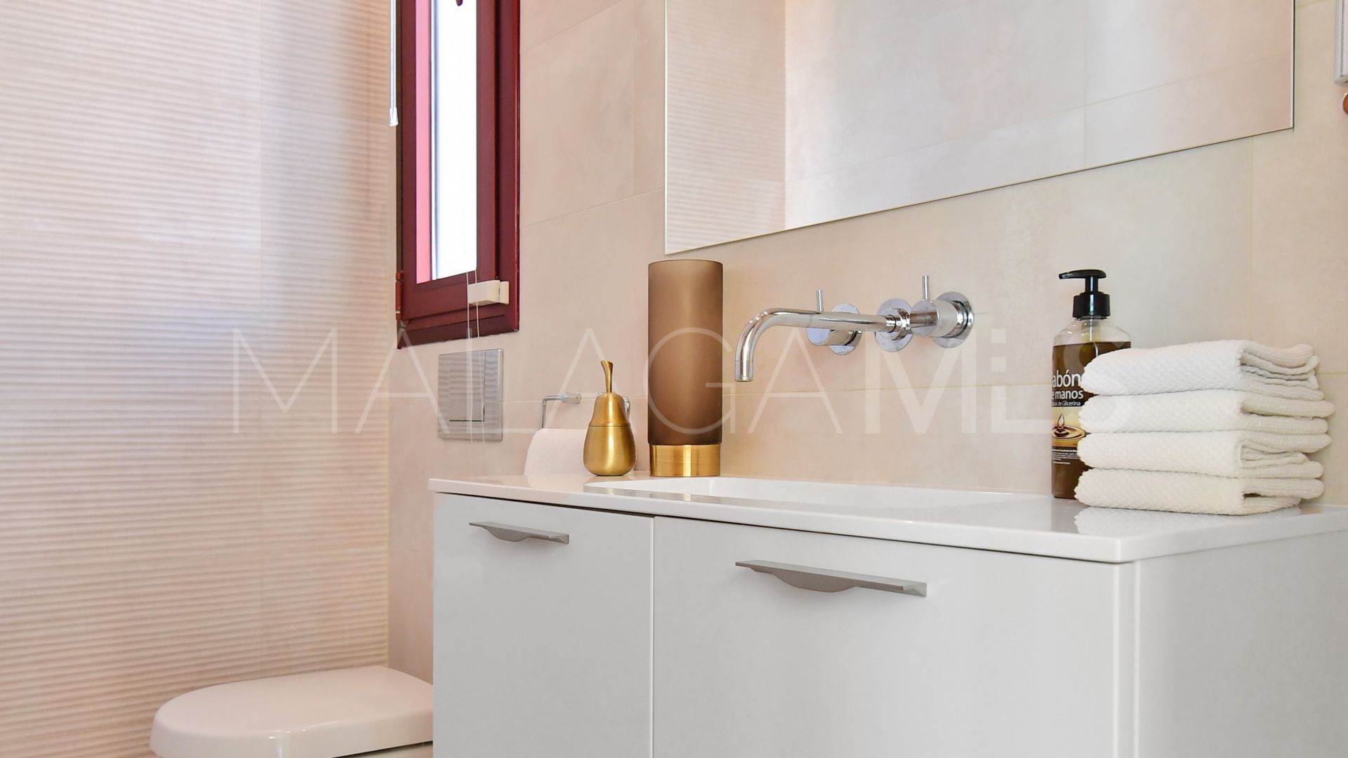 Se vende villa in Nueva Andalucia de 7 bedrooms