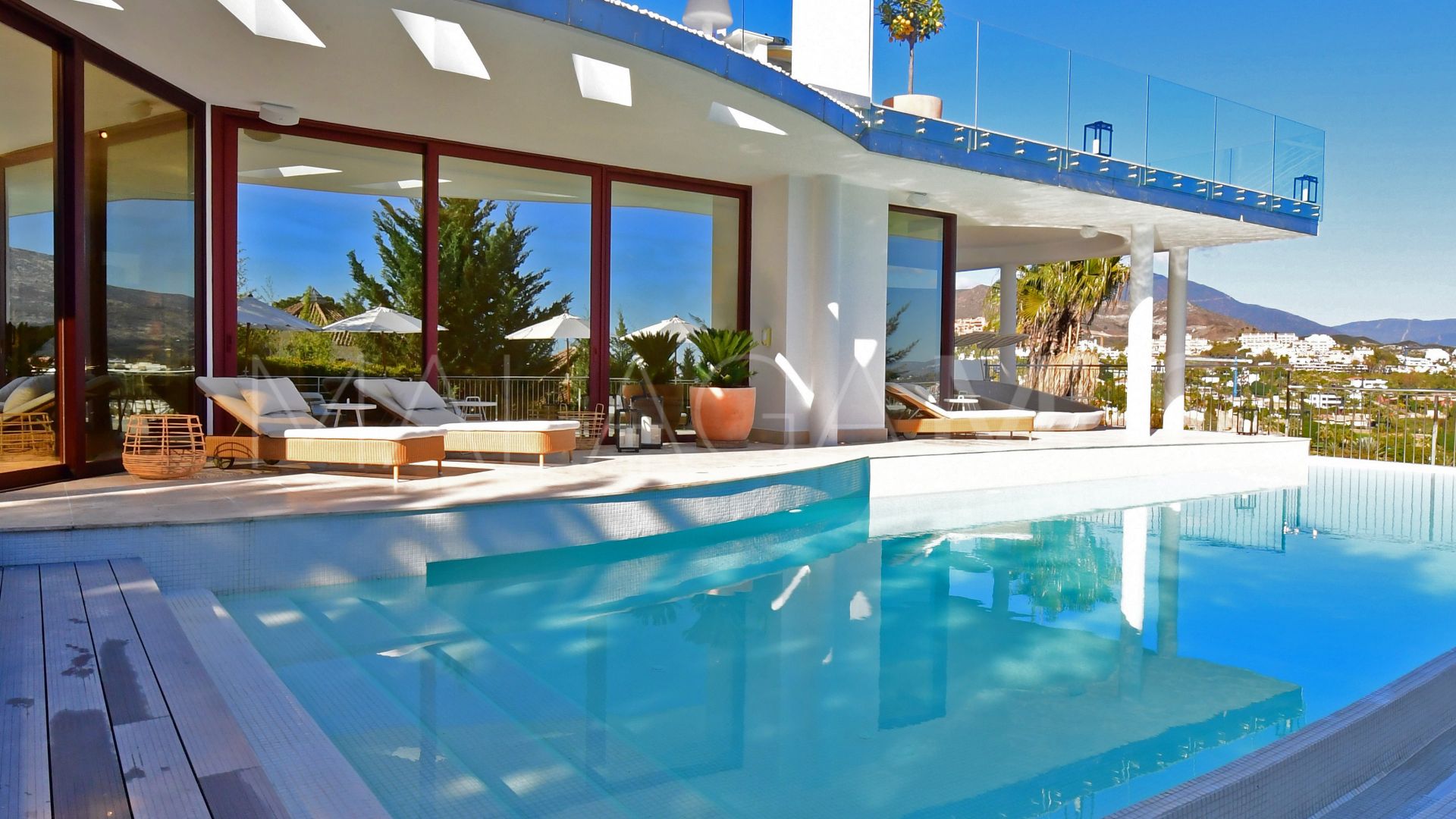 Se vende villa in Nueva Andalucia de 7 bedrooms