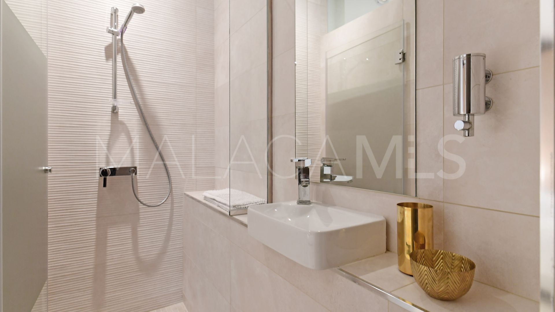 Se vende villa in Nueva Andalucia de 7 bedrooms