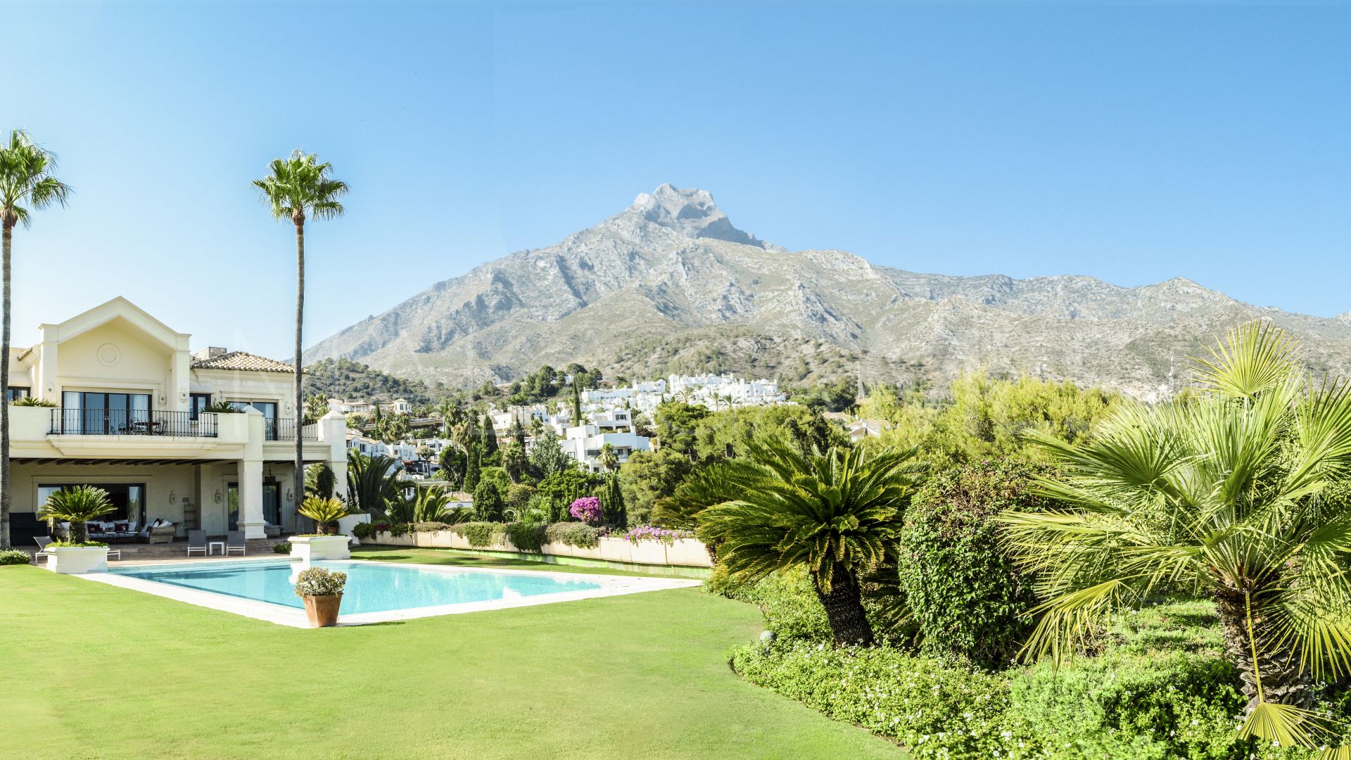 5 bedrooms villa for sale in Marbella Hill Club