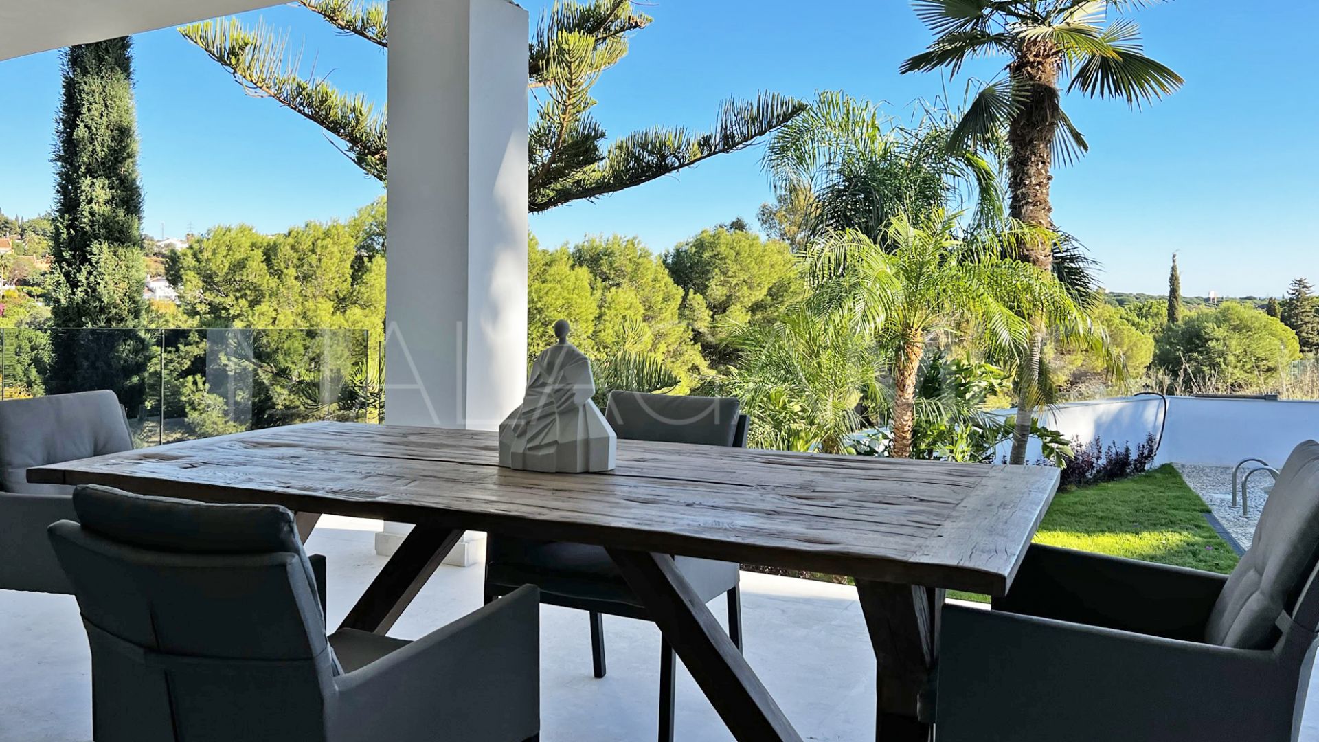 4 bedrooms villa in Marbella East for sale