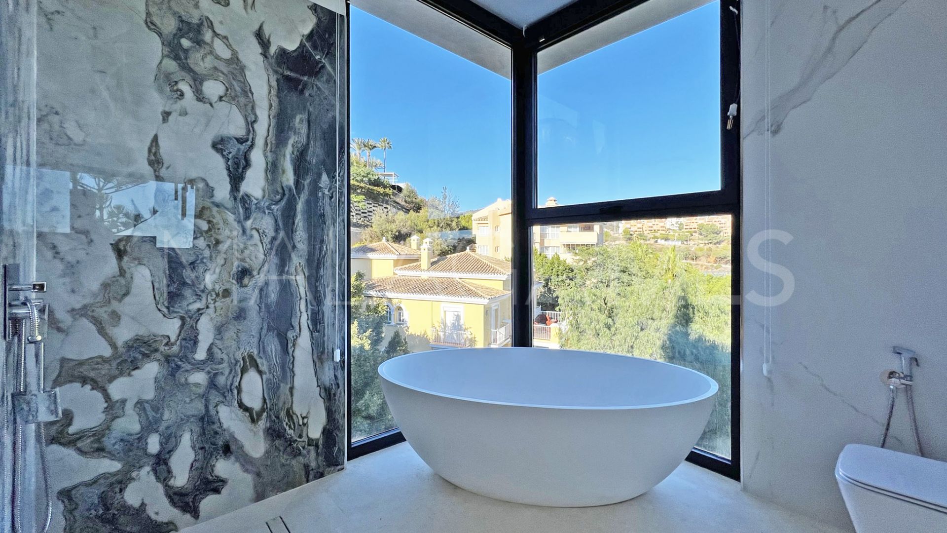 4 bedrooms villa in Marbella East for sale