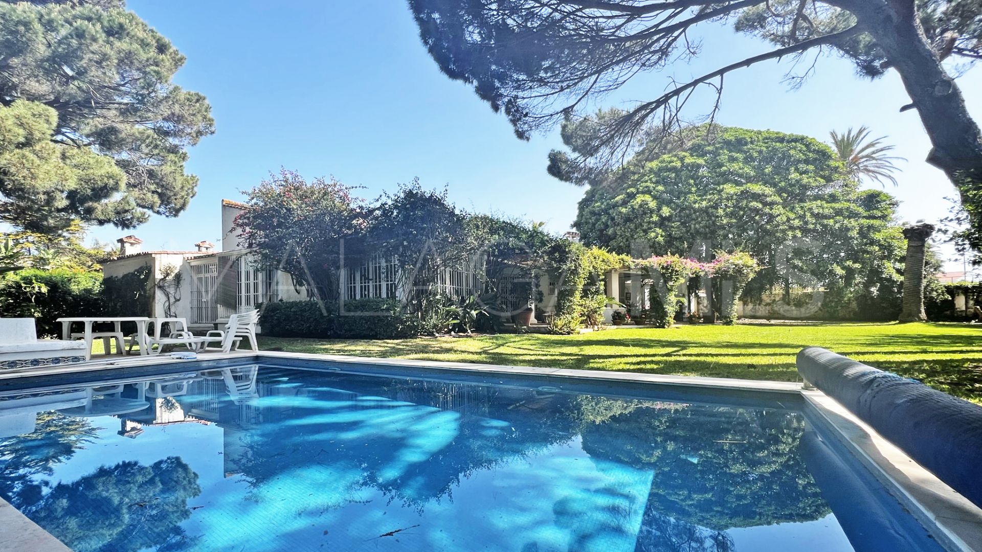 Villa for sale in Casasola