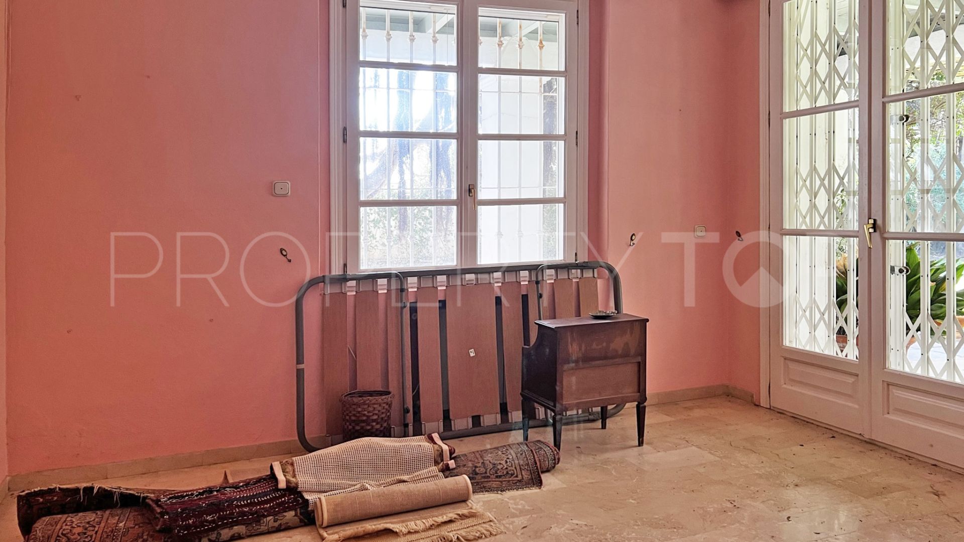 Buy 4 bedrooms villa in Casasola