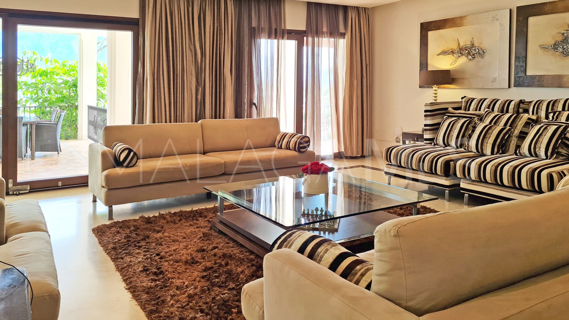 Villa for sale in Nueva Andalucia
