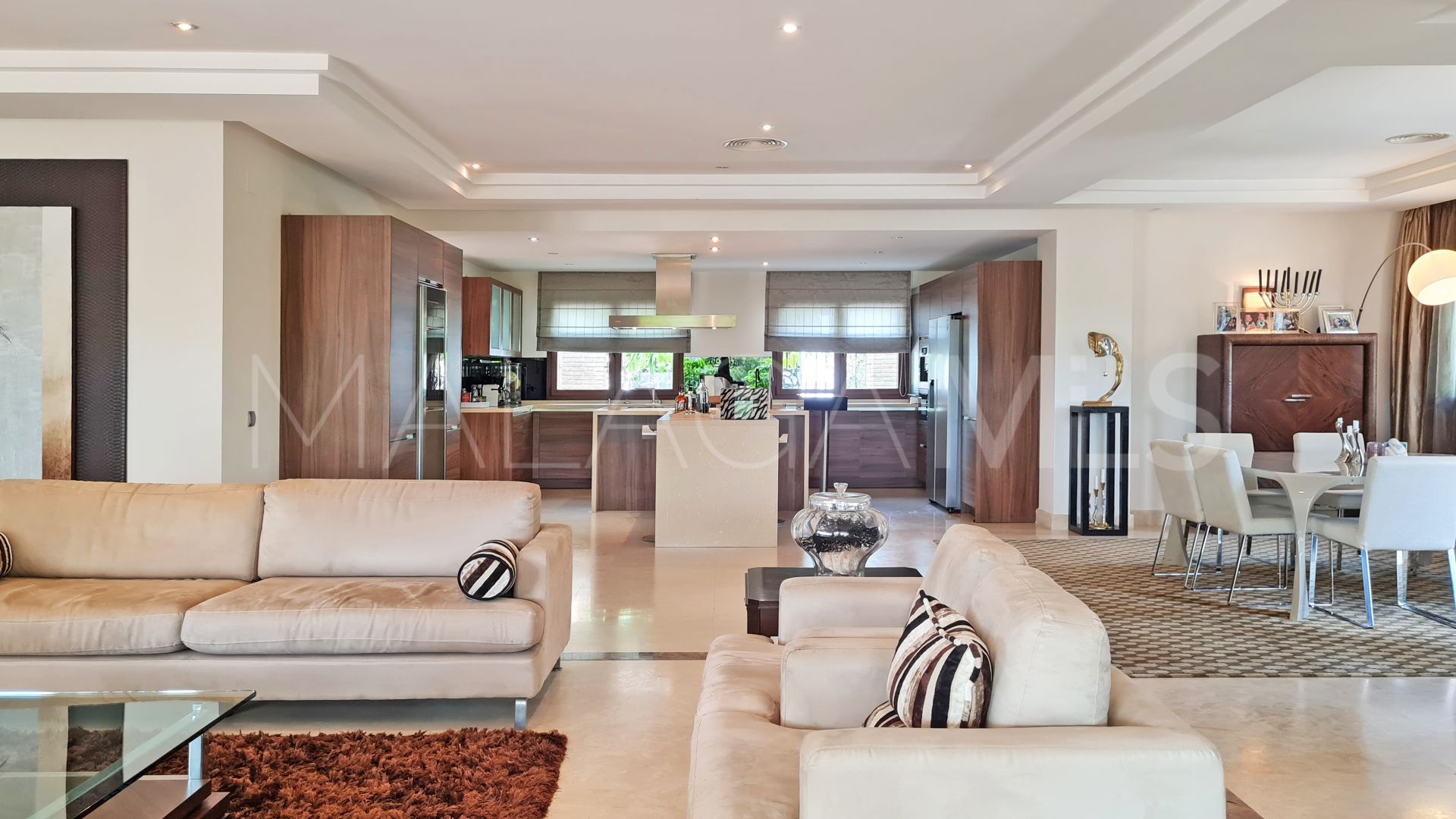 Villa for sale in Nueva Andalucia
