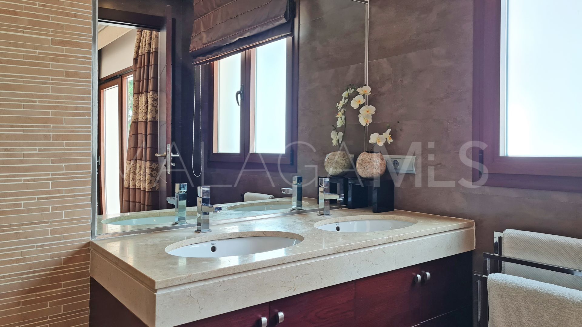Villa for sale in Nueva Andalucia