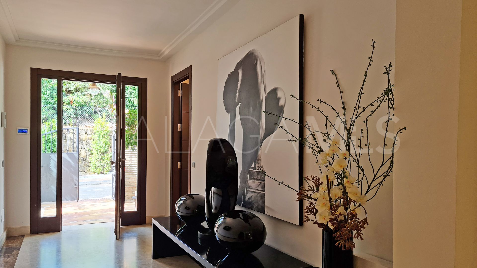 Villa for sale in Nueva Andalucia