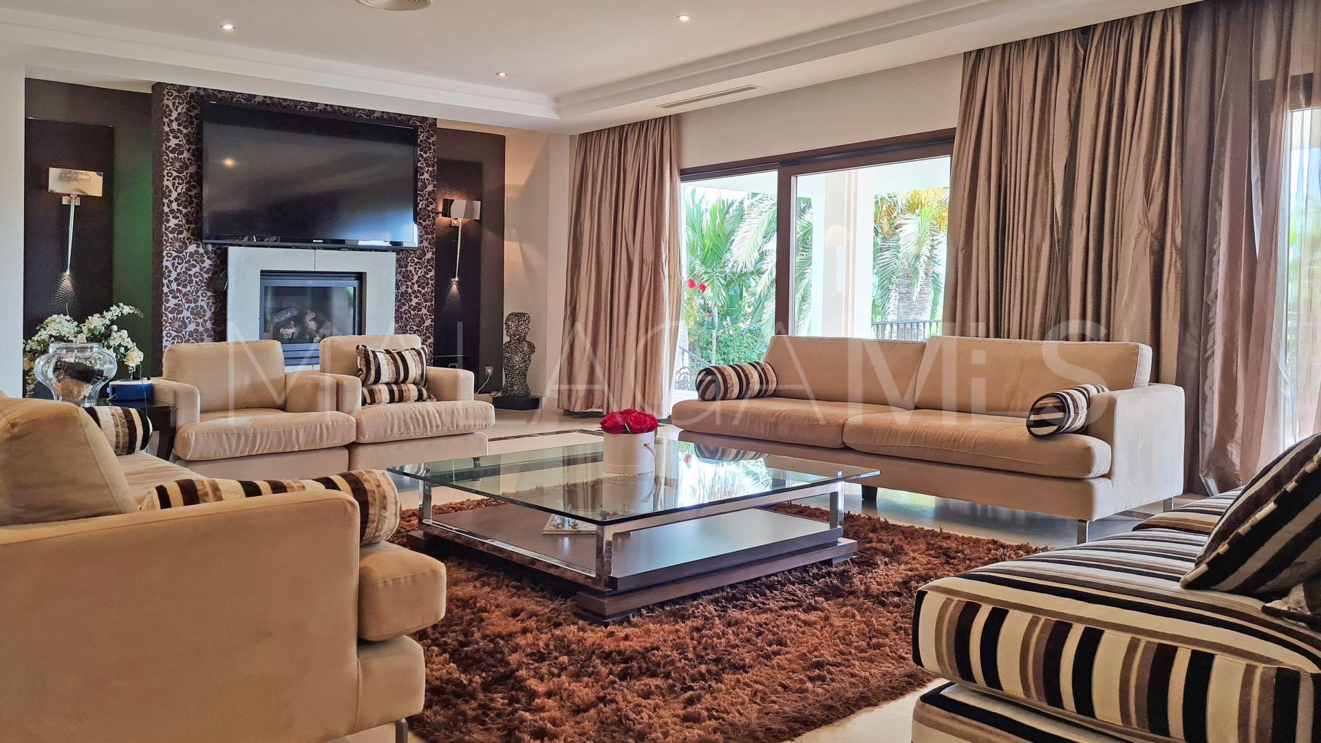 Villa for sale in Nueva Andalucia