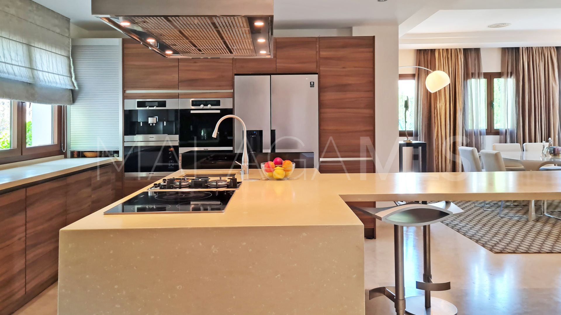 Villa for sale in Nueva Andalucia