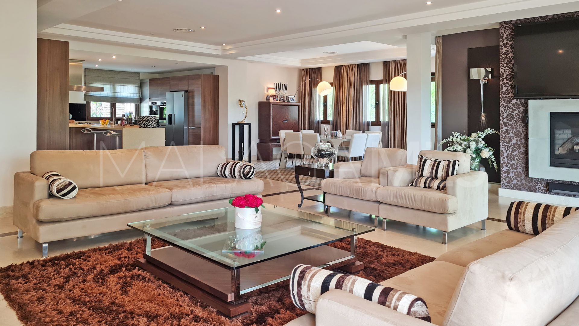 Villa for sale in Nueva Andalucia