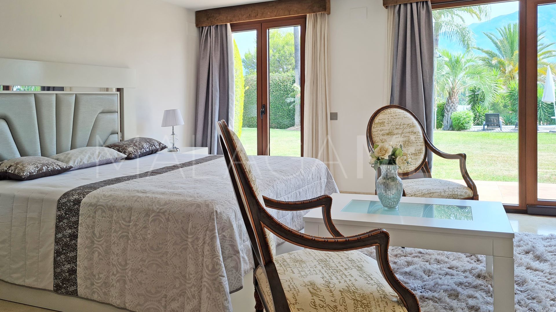 Villa for sale in Nueva Andalucia