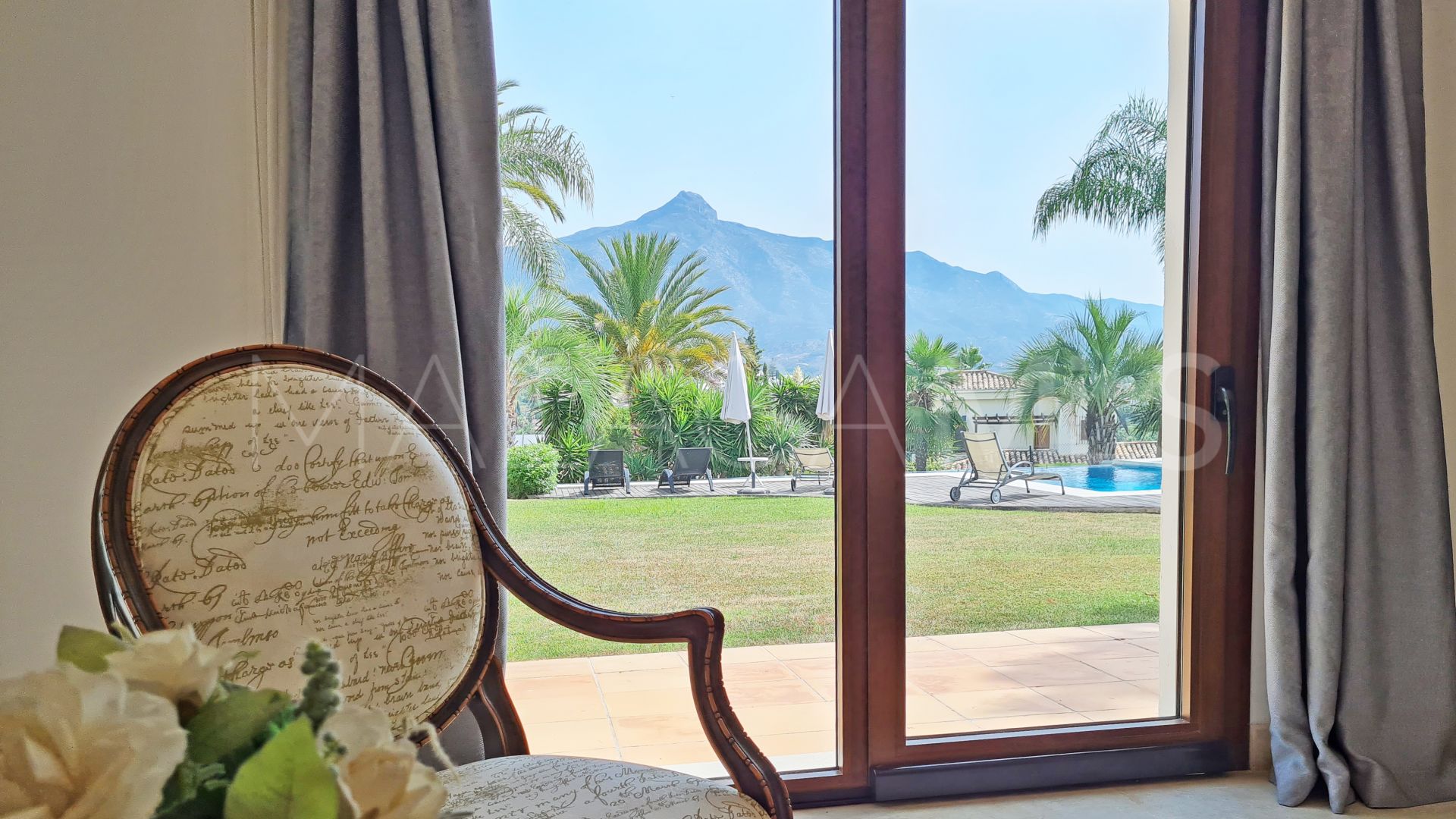 Villa for sale in Nueva Andalucia