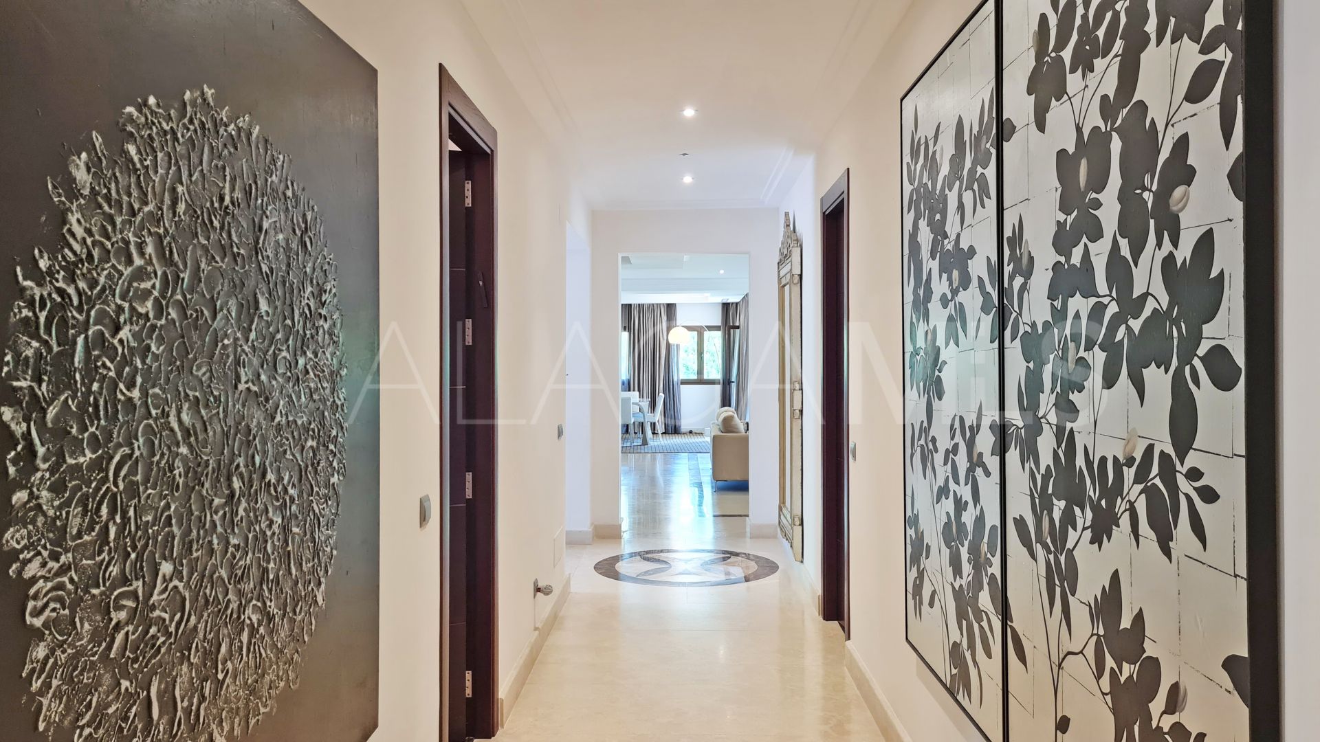 Villa for sale in Nueva Andalucia