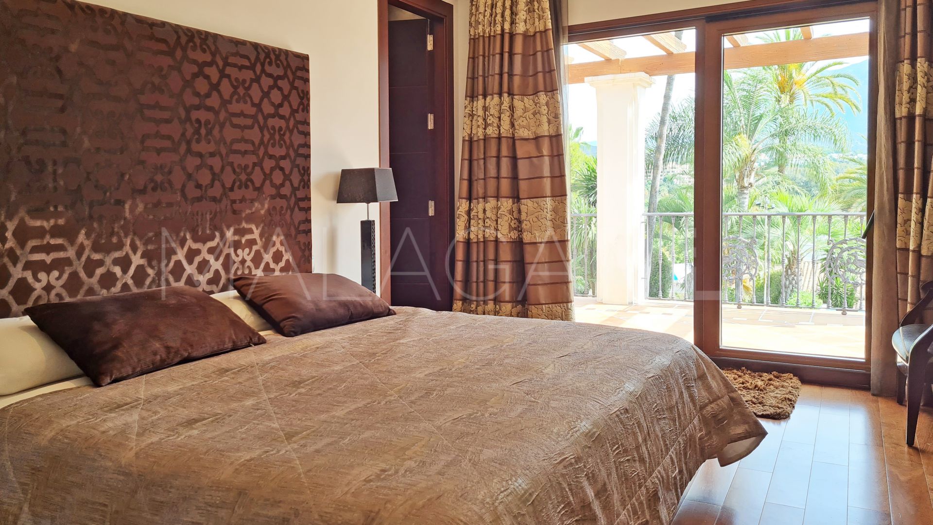 Villa for sale in Nueva Andalucia