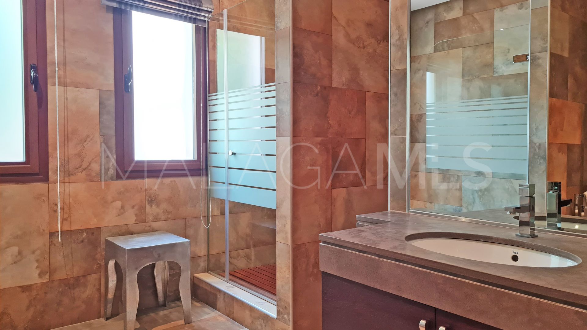 Villa for sale in Nueva Andalucia