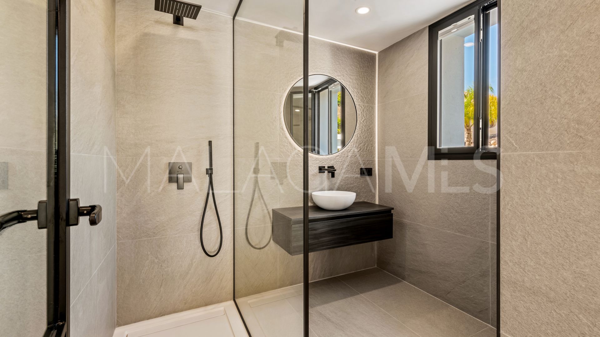 5 bedrooms villa for sale in La Quinta