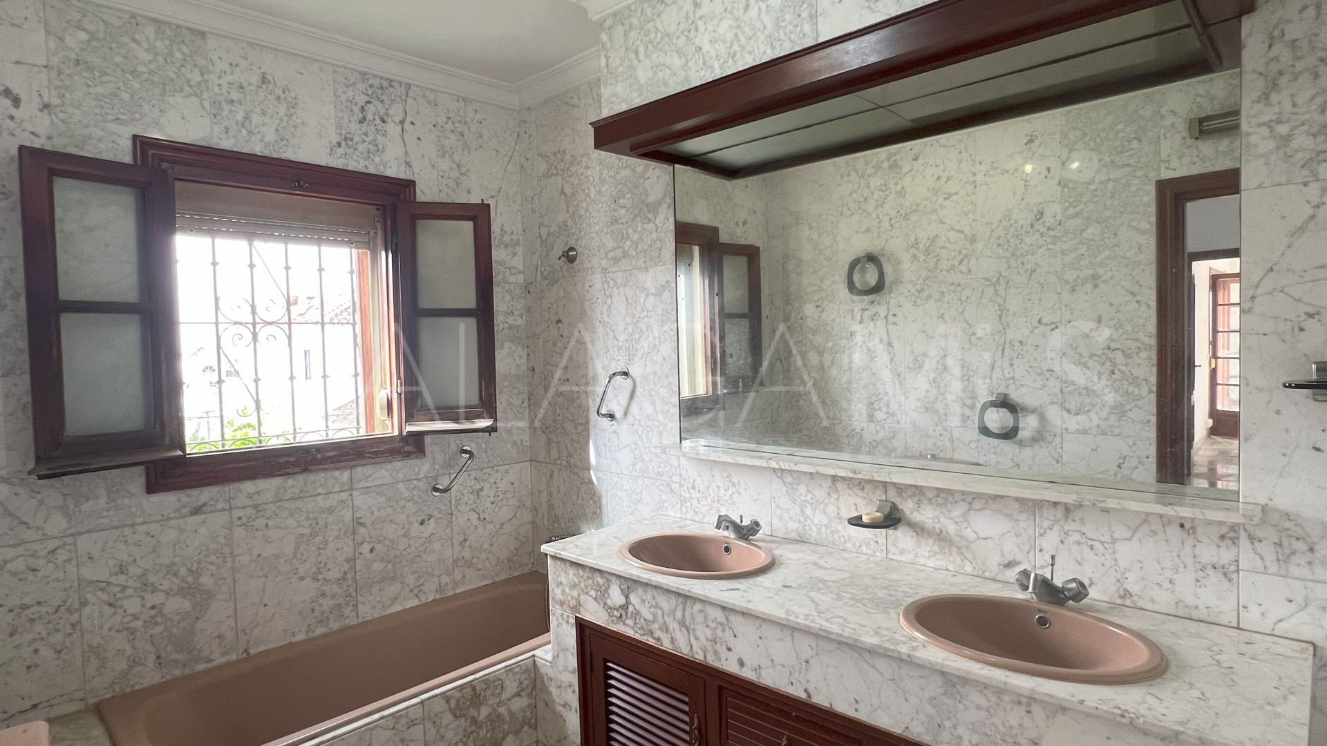 Villa for sale in Huerta Belón