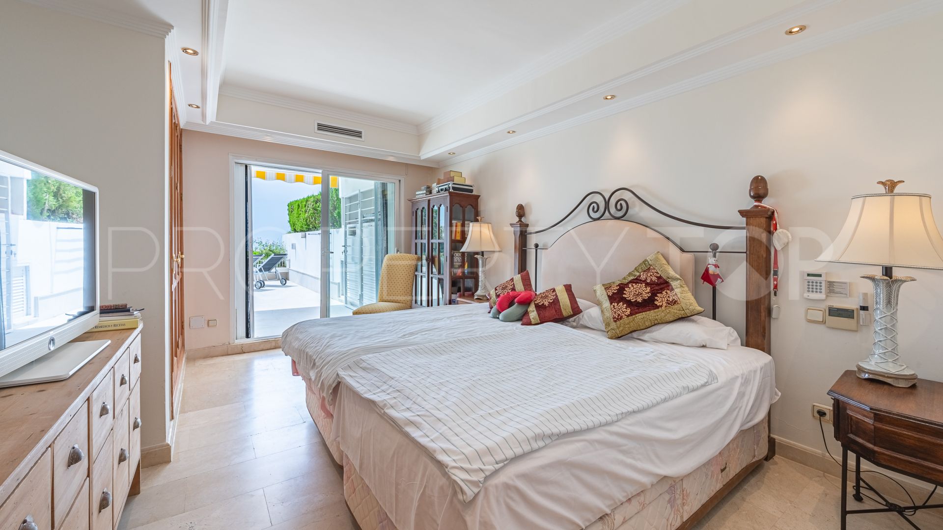 Buy Terrazas de Las Lomas apartment with 3 bedrooms