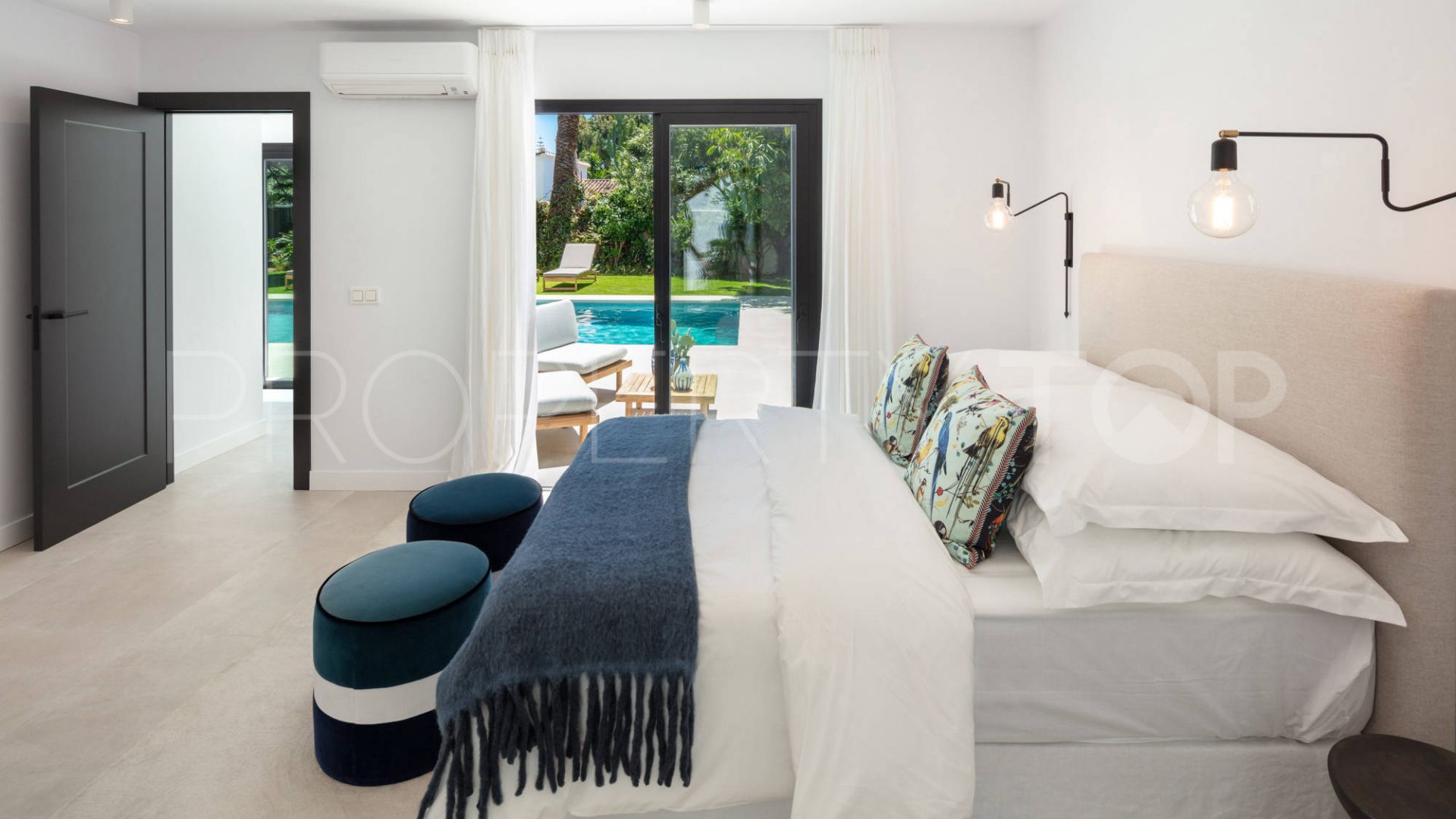 Se vende villa de 4 dormitorios en Cortijo Blanco