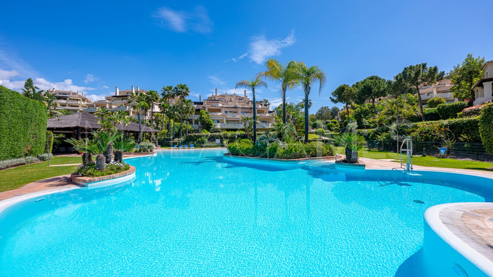 Markplanslägenhet for sale in Los Capanes del Golf