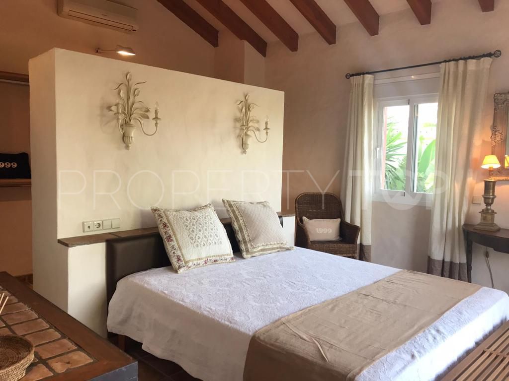 Buy Atalaya villa with 4 bedrooms