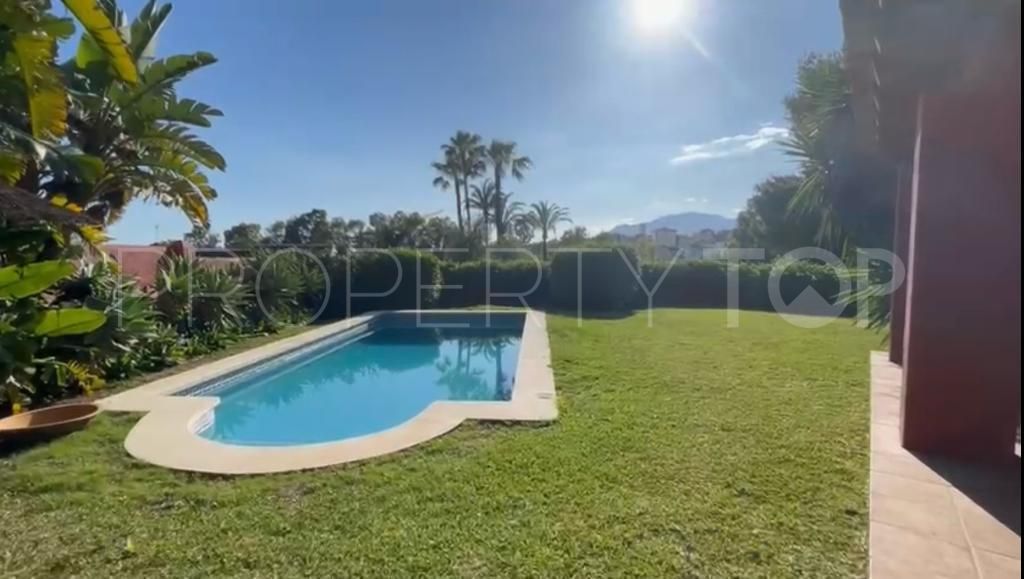 Villa en venta en Atalaya con 4 dormitorios