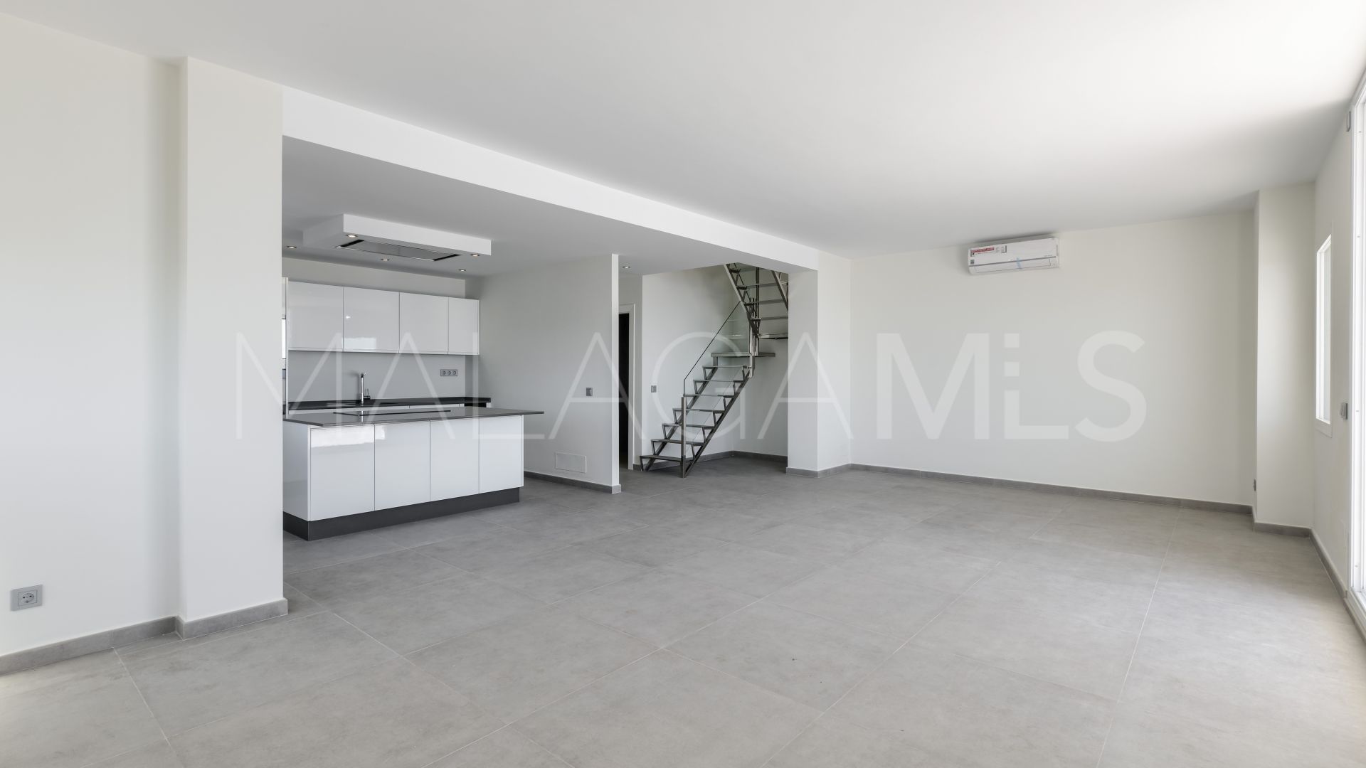 Duplex penthouse for sale in Bahia Azul