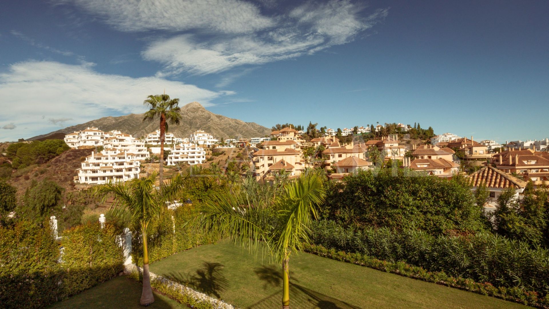 Villa de 5 bedrooms for sale in Los Naranjos Hill Club