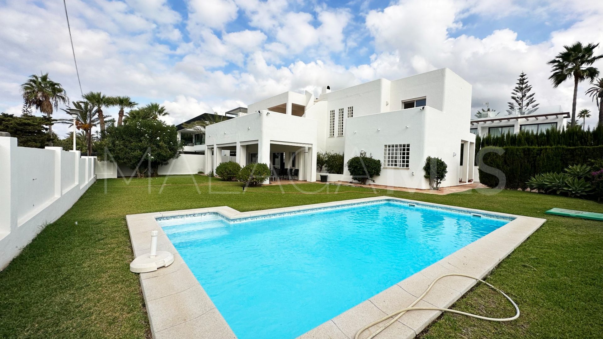 Se vende villa with 5 bedrooms in Marbesa