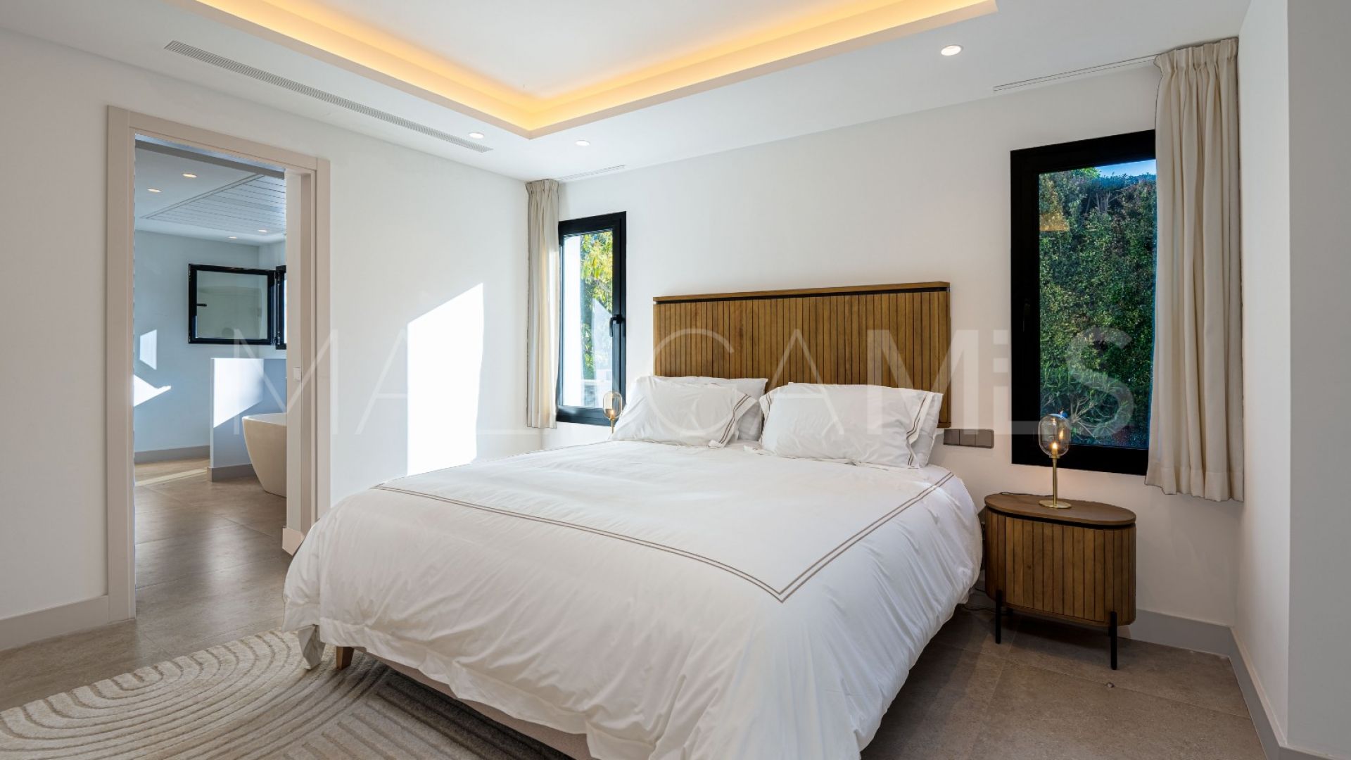 Villa for sale in Benahavis