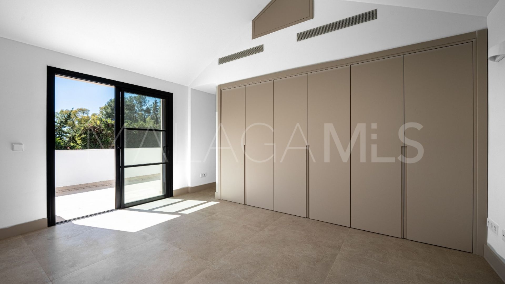 Villa for sale in Benahavis