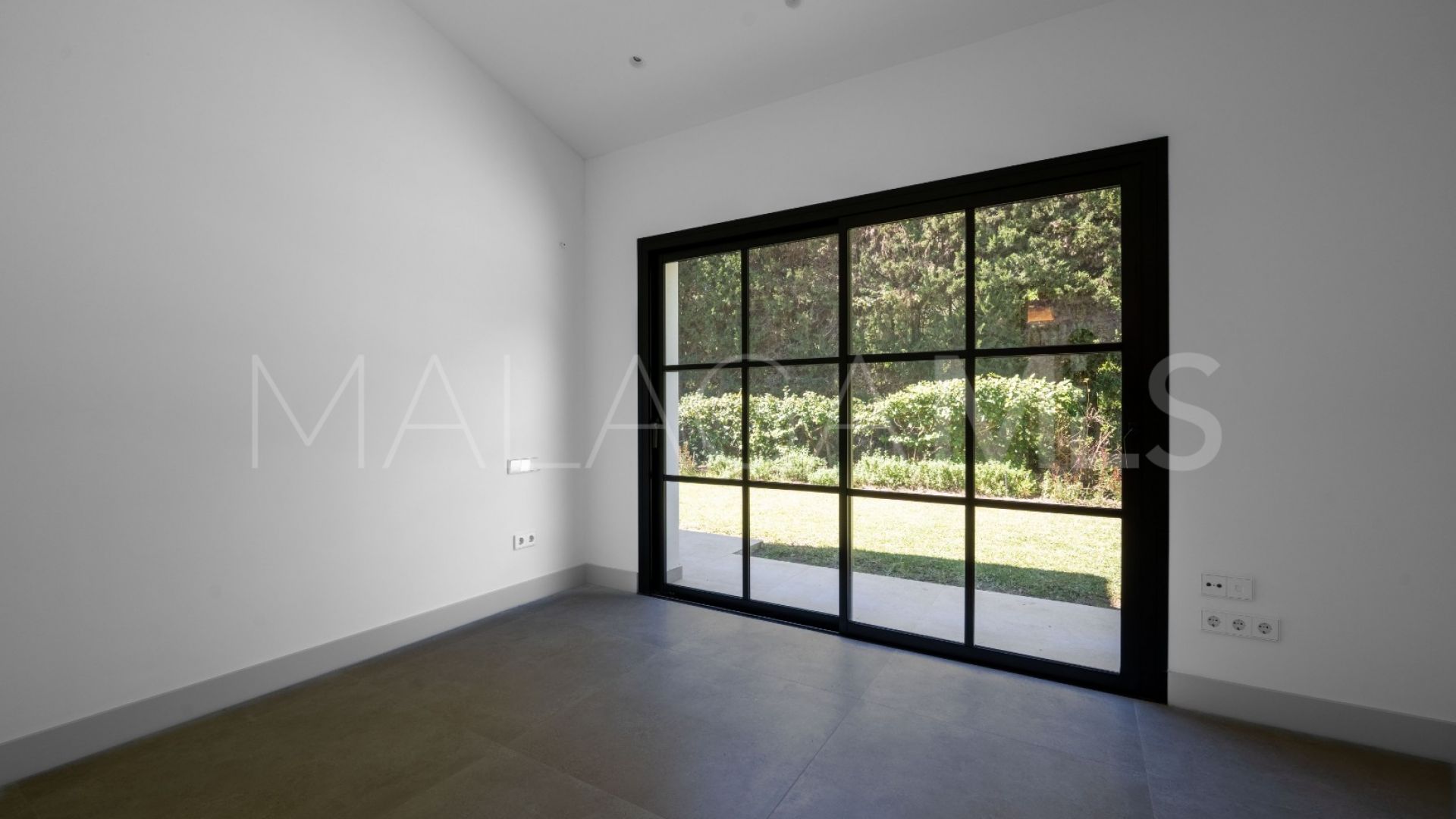 Villa for sale in Benahavis