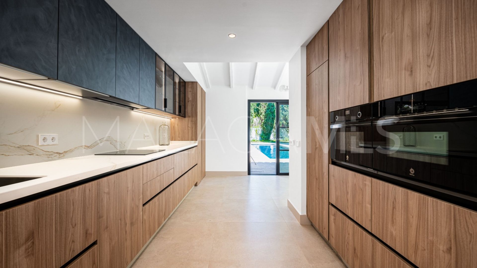 Villa for sale in Benahavis