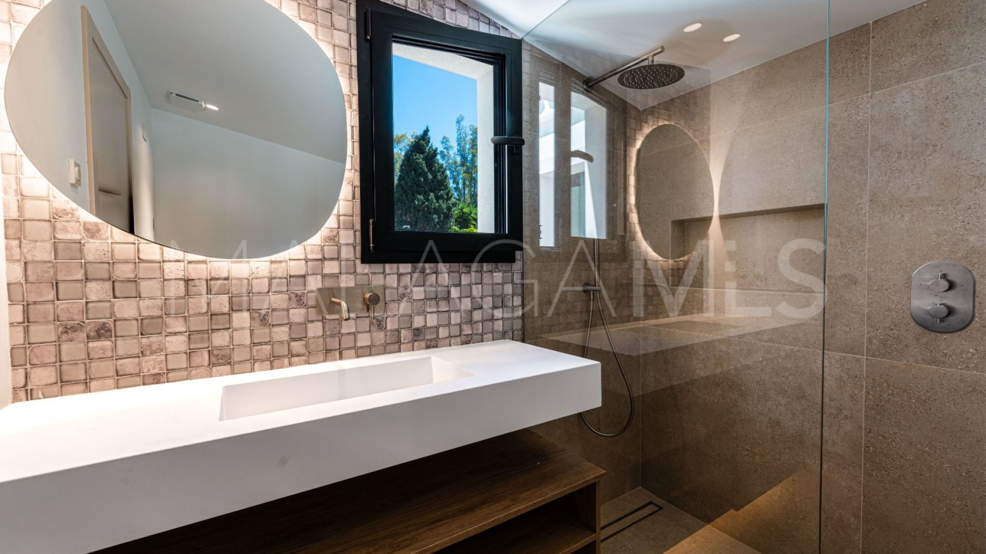 Villa for sale in Benahavis