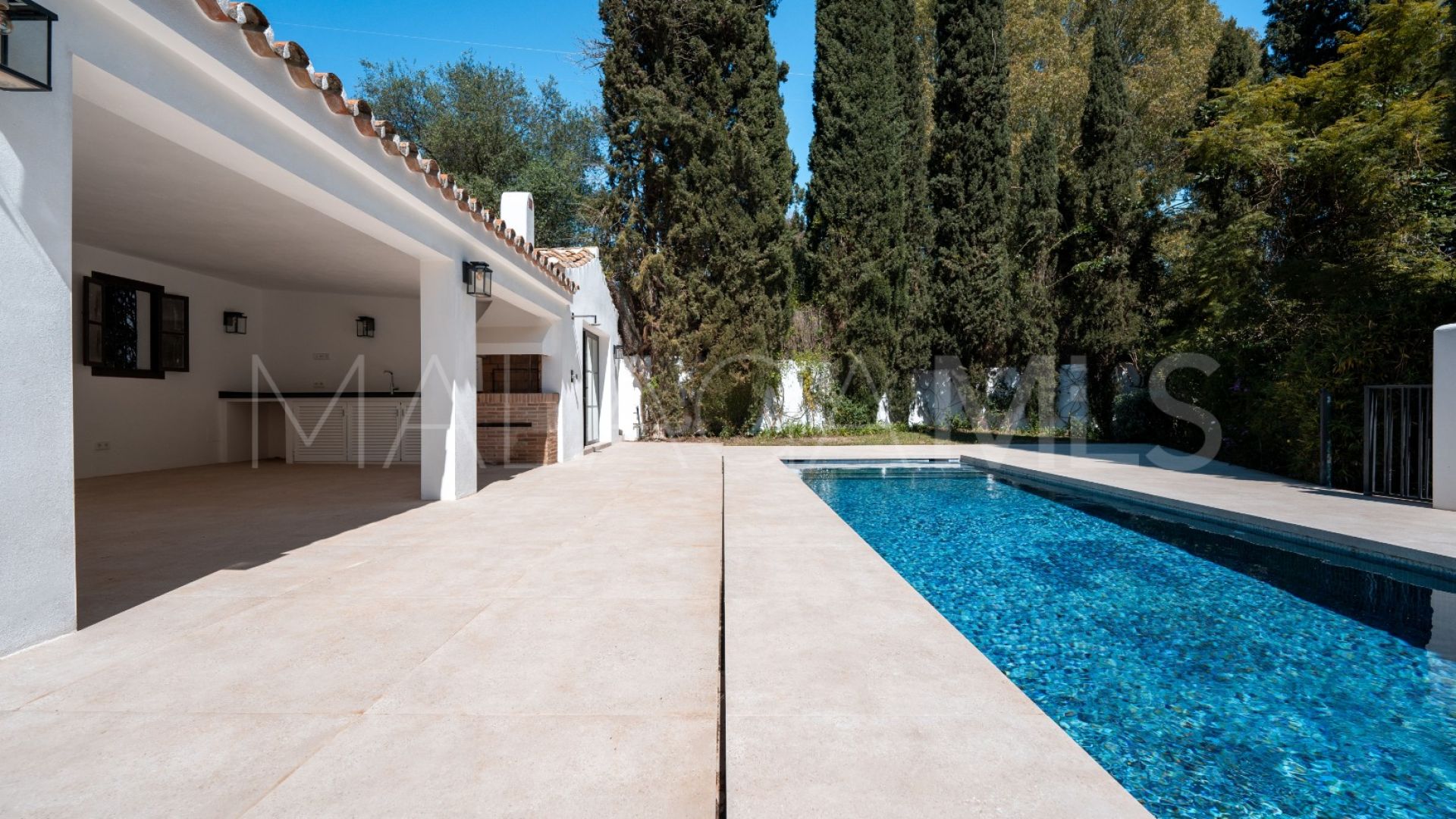 Villa for sale in Benahavis