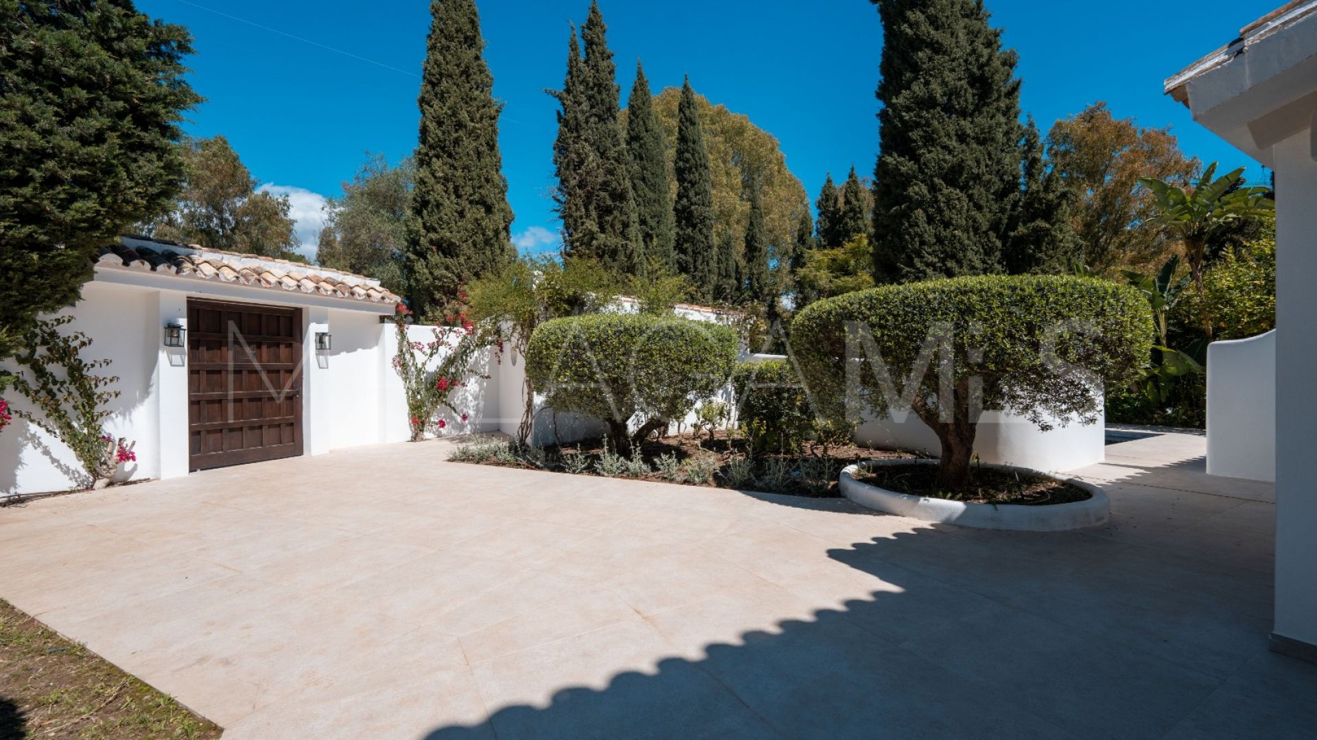 Villa for sale in Benahavis