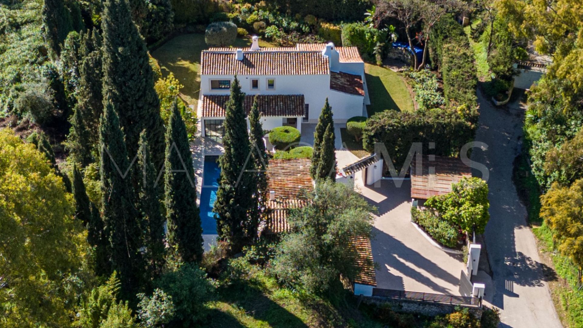 Villa for sale in Benahavis