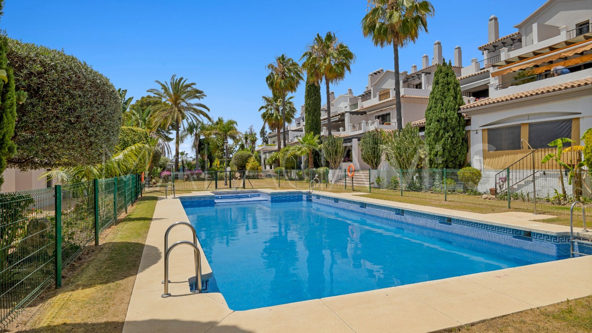 Apartamento planta baja a la venta in San Pedro de Alcantara