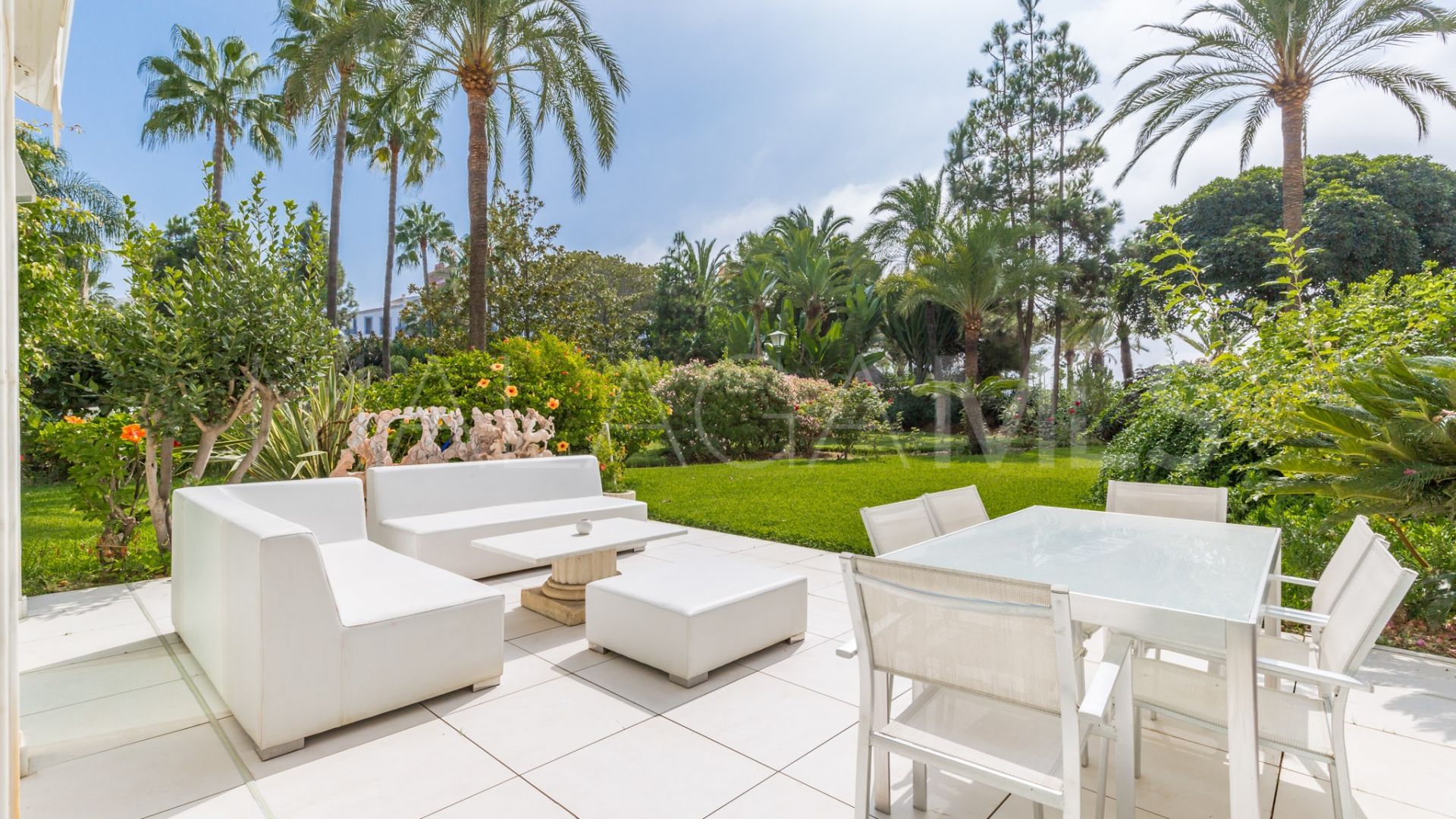 Ground floor duplex for sale in Marbella - Puerto Banus