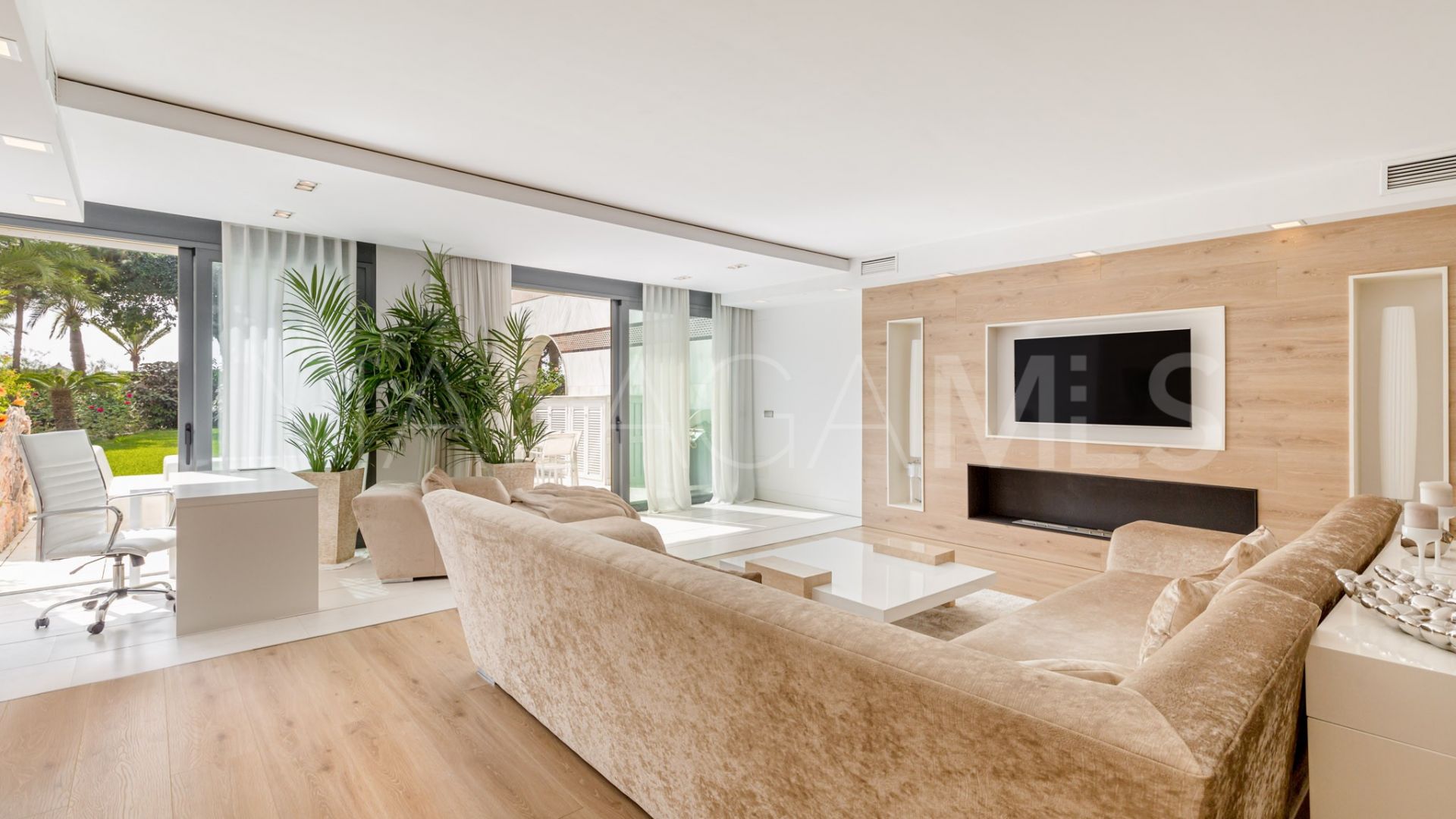 Ground floor duplex for sale in Marbella - Puerto Banus