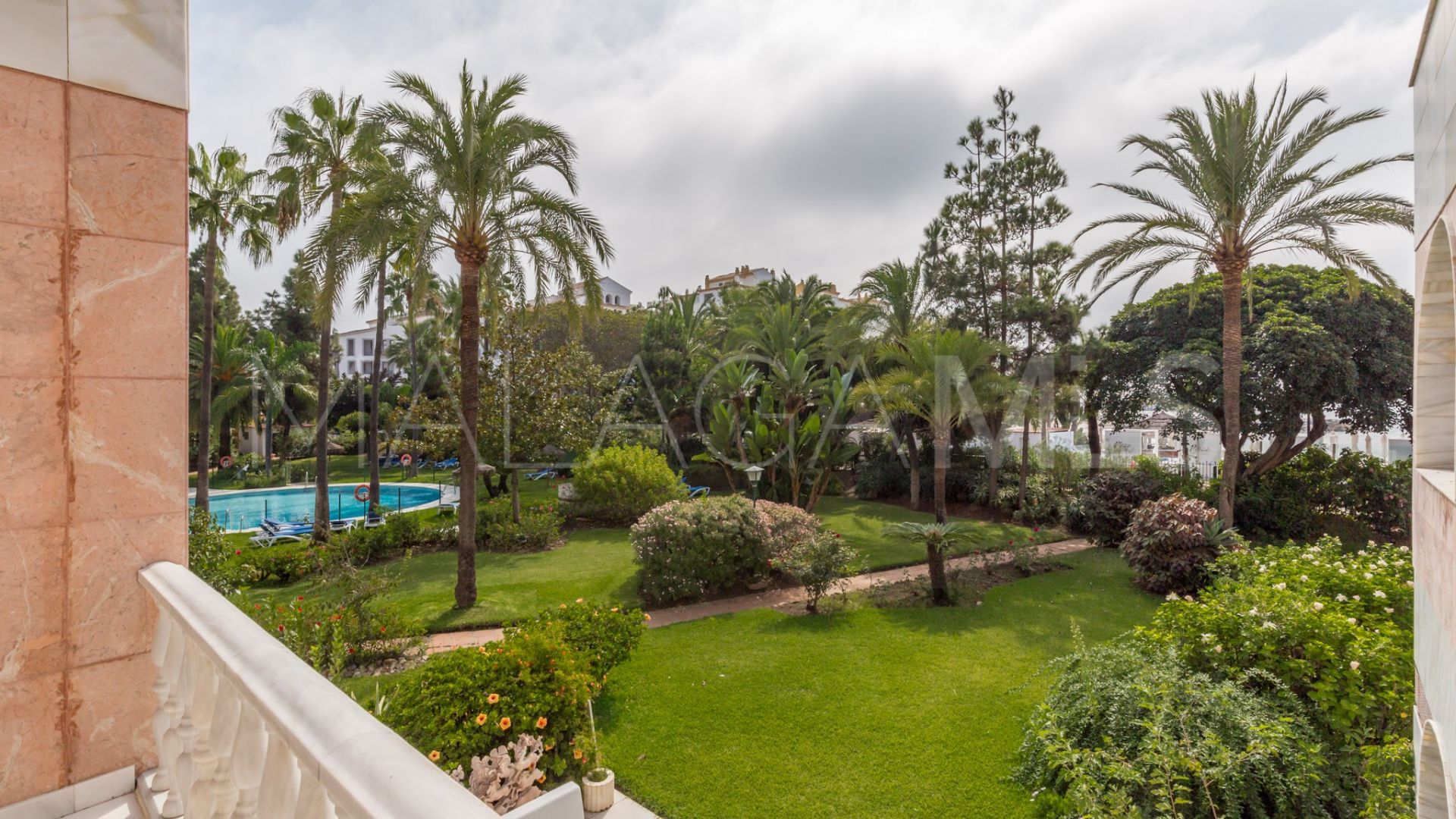 Ground floor duplex for sale in Marbella - Puerto Banus