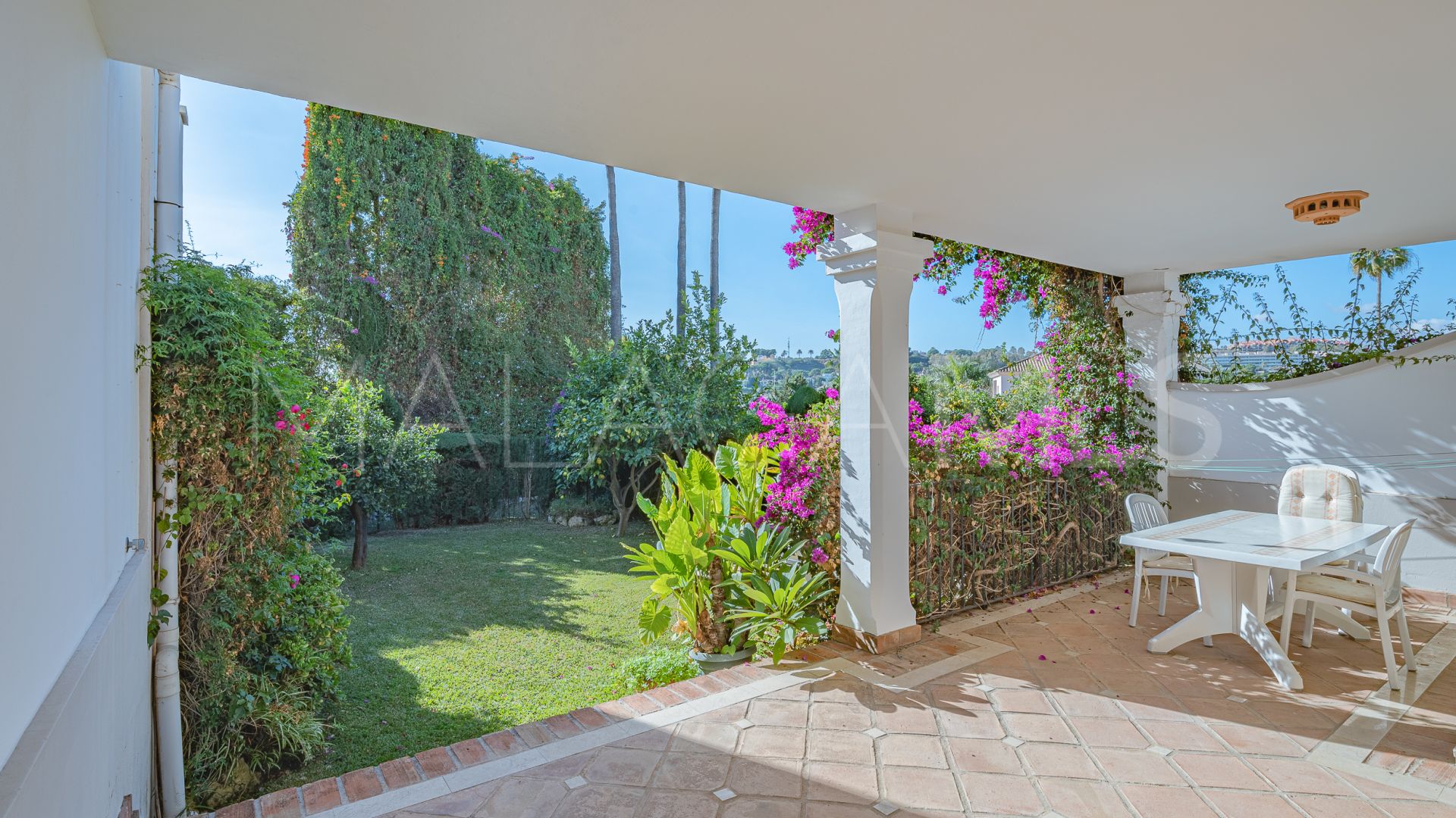 Adosado for sale in Aloha de 3 bedrooms