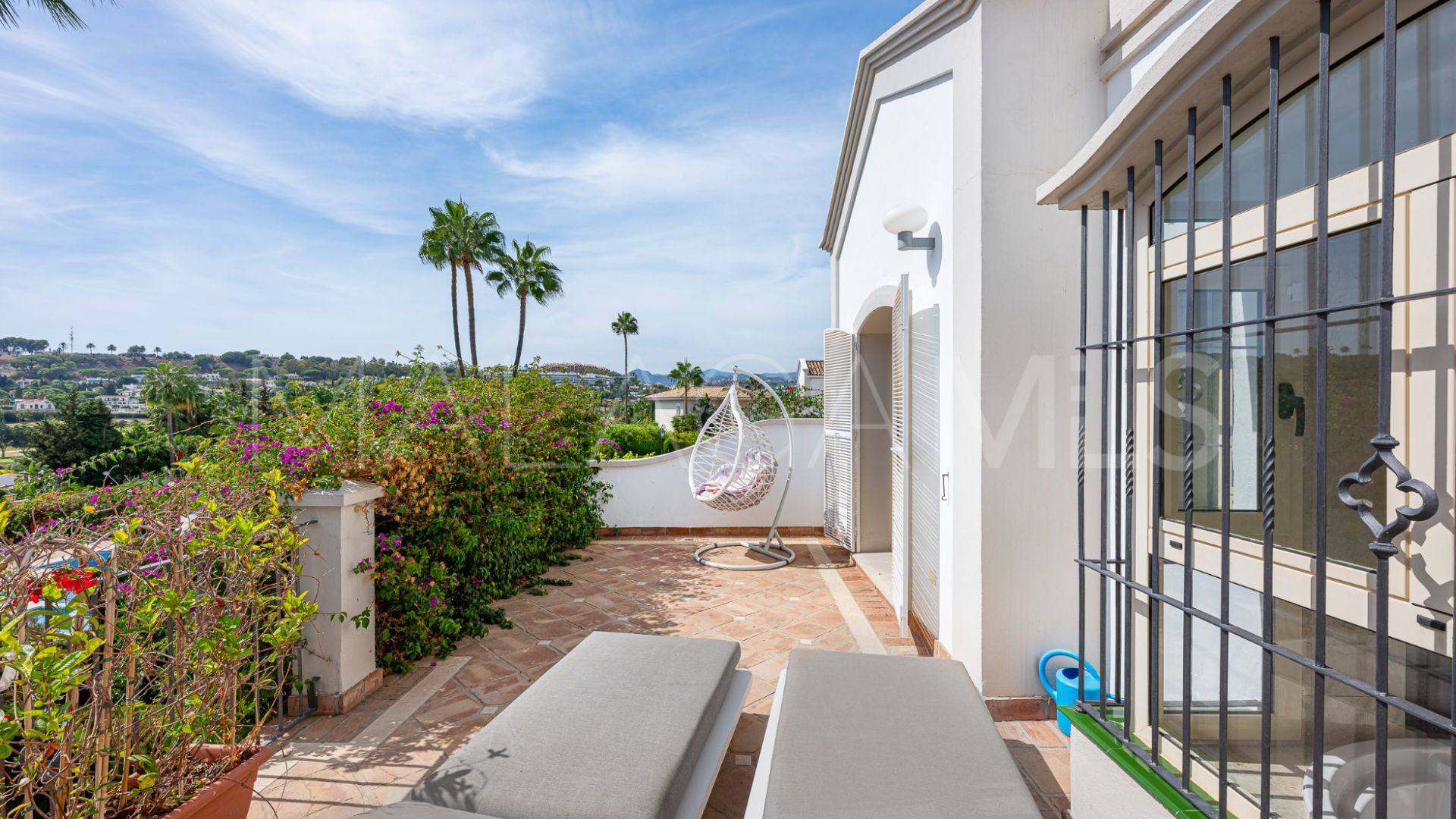 Adosado for sale in Aloha de 3 bedrooms