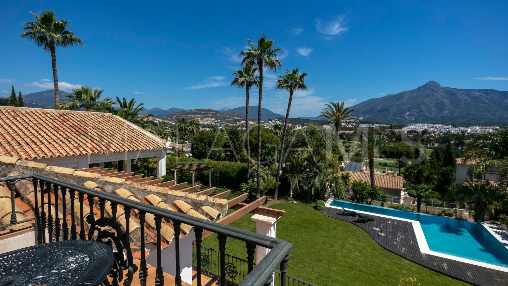 Villa for sale in Las Brisas