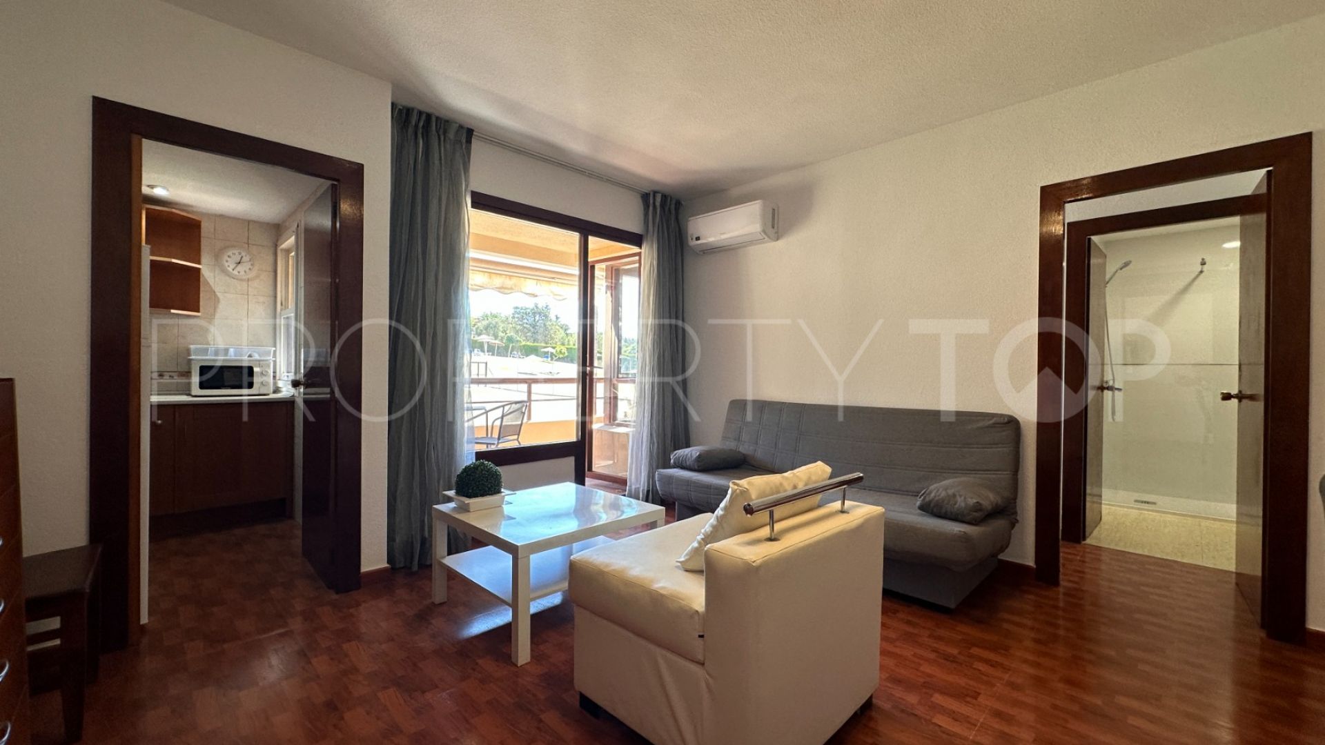 Se vende apartamento en Torres de Aloha con 1 dormitorio