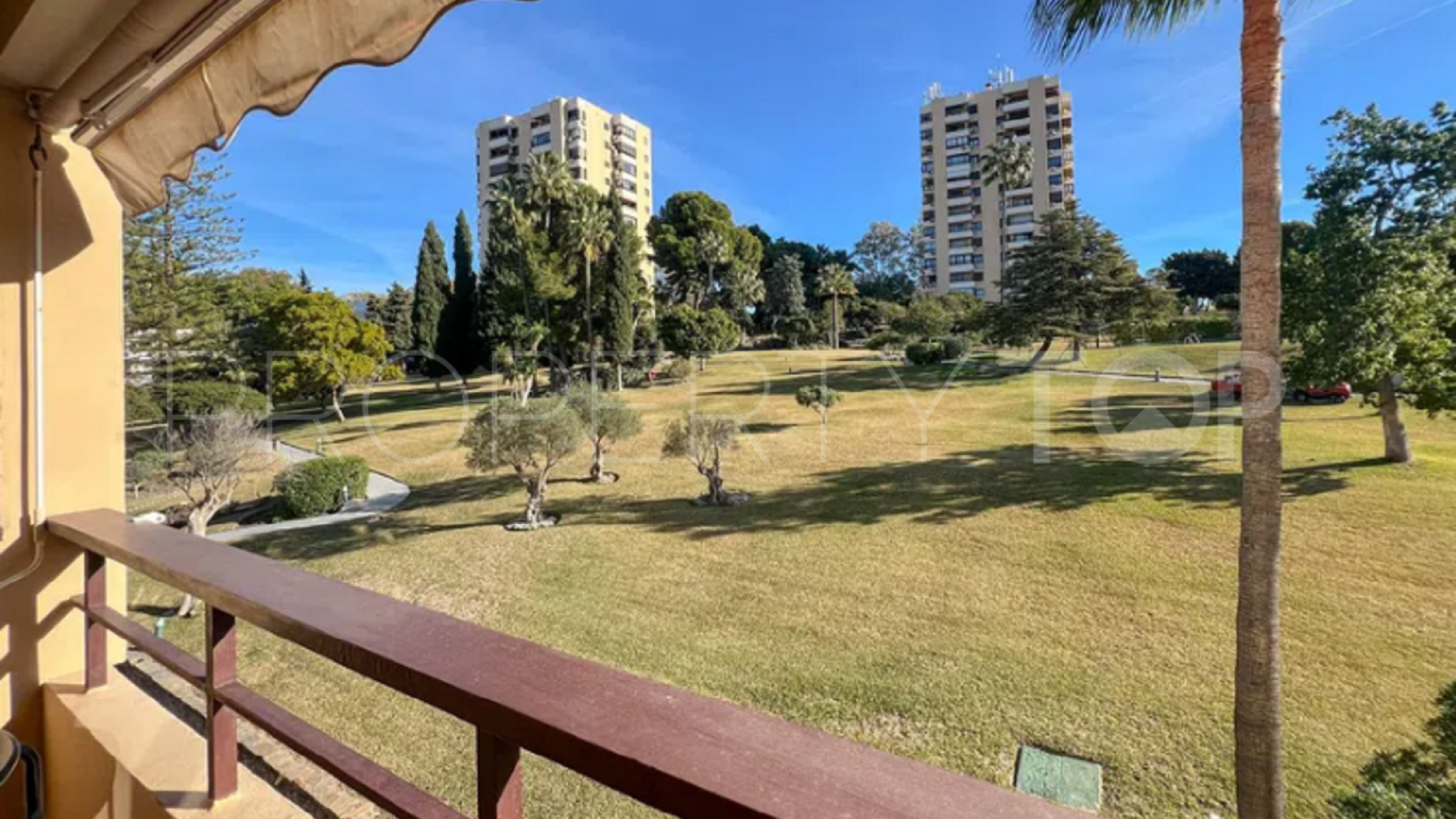 Se vende apartamento en Torres de Aloha con 1 dormitorio