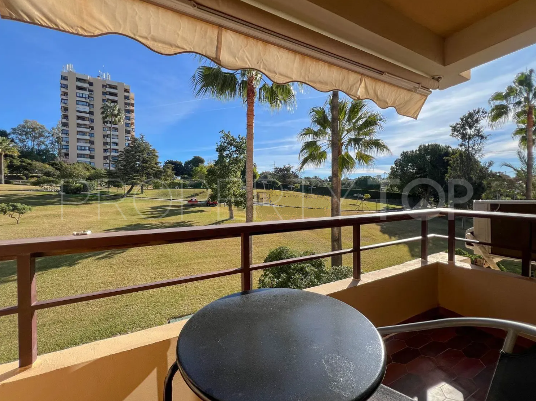 Se vende apartamento en Torres de Aloha con 1 dormitorio