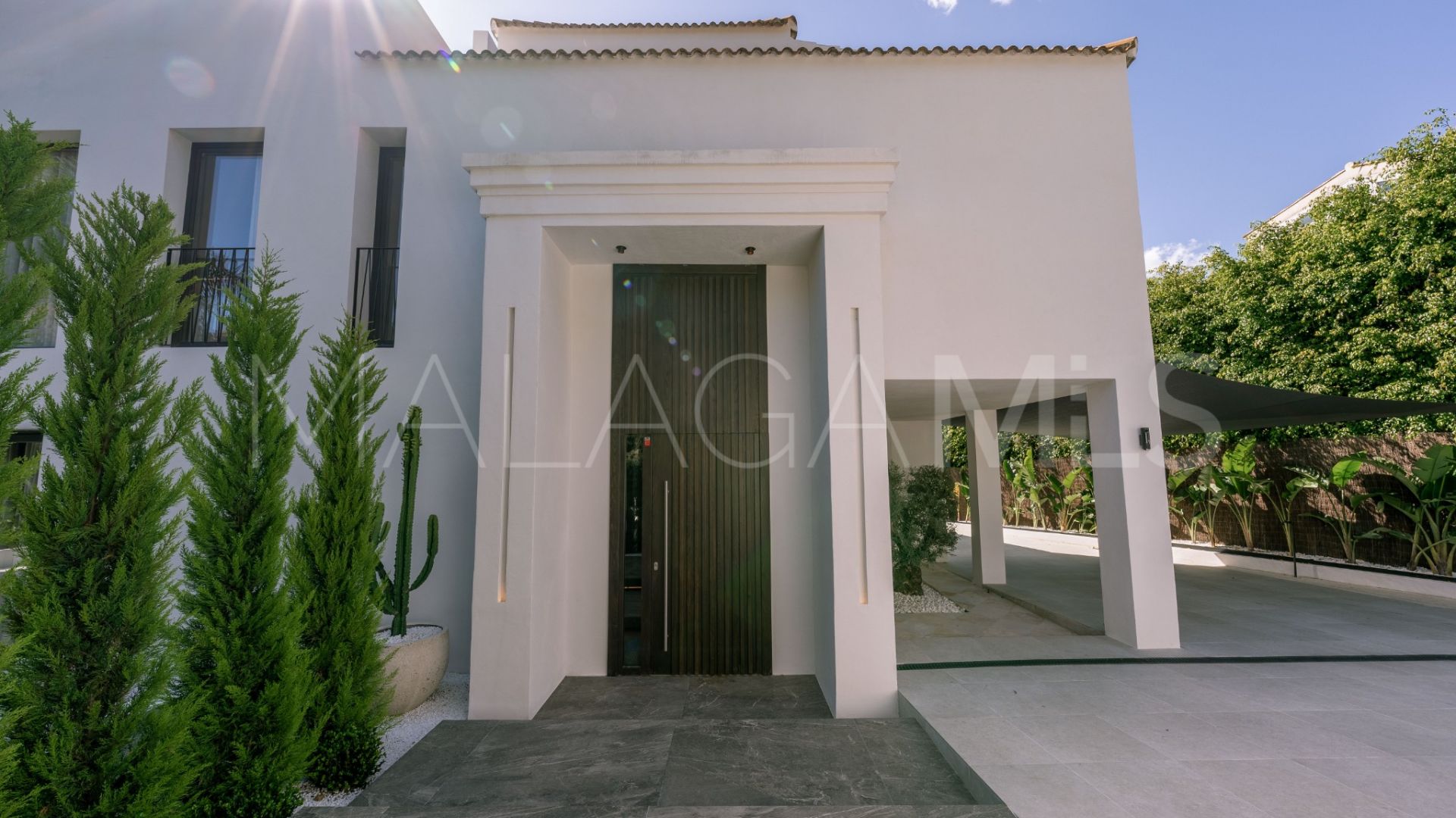 Se vende villa in Nueva Andalucia with 5 bedrooms
